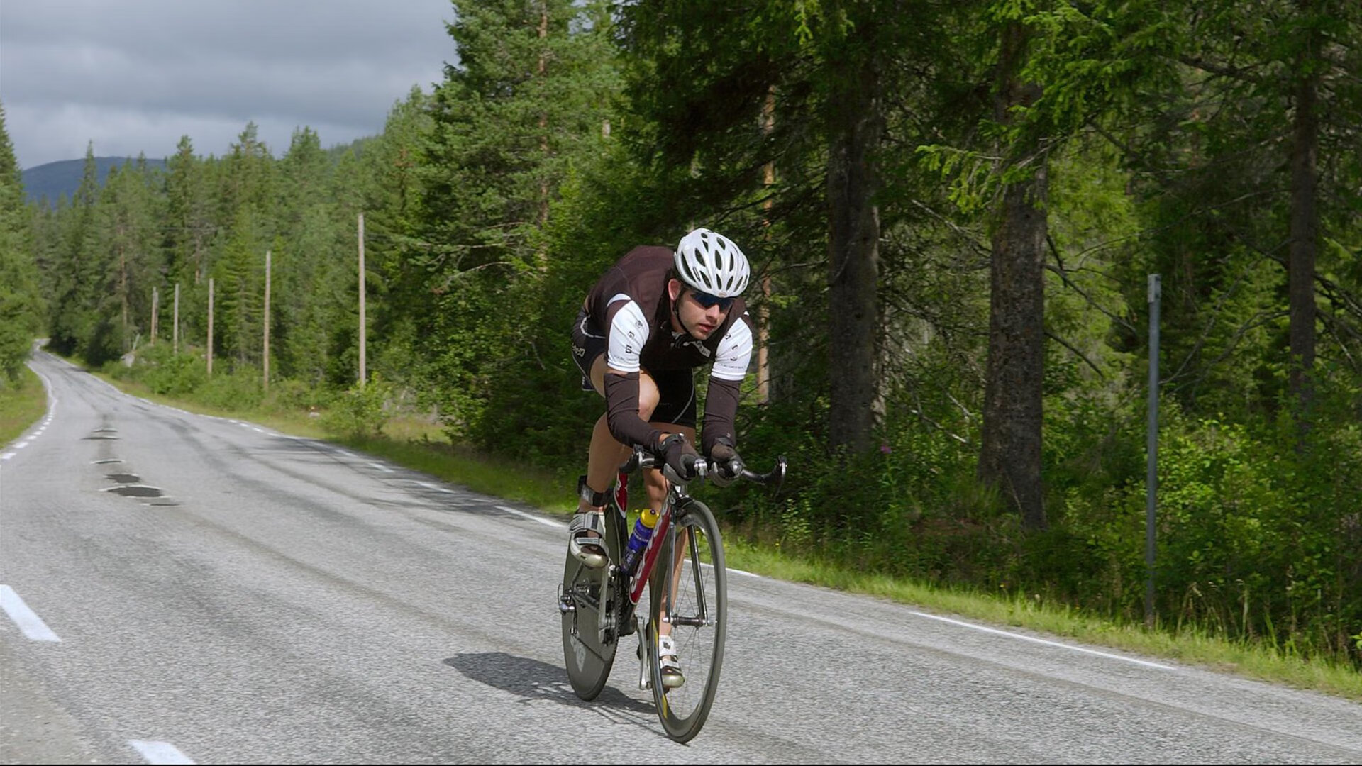 电竞职业选手的科学训练计划制定与效果监控研究,职业电竞选手的训练时间