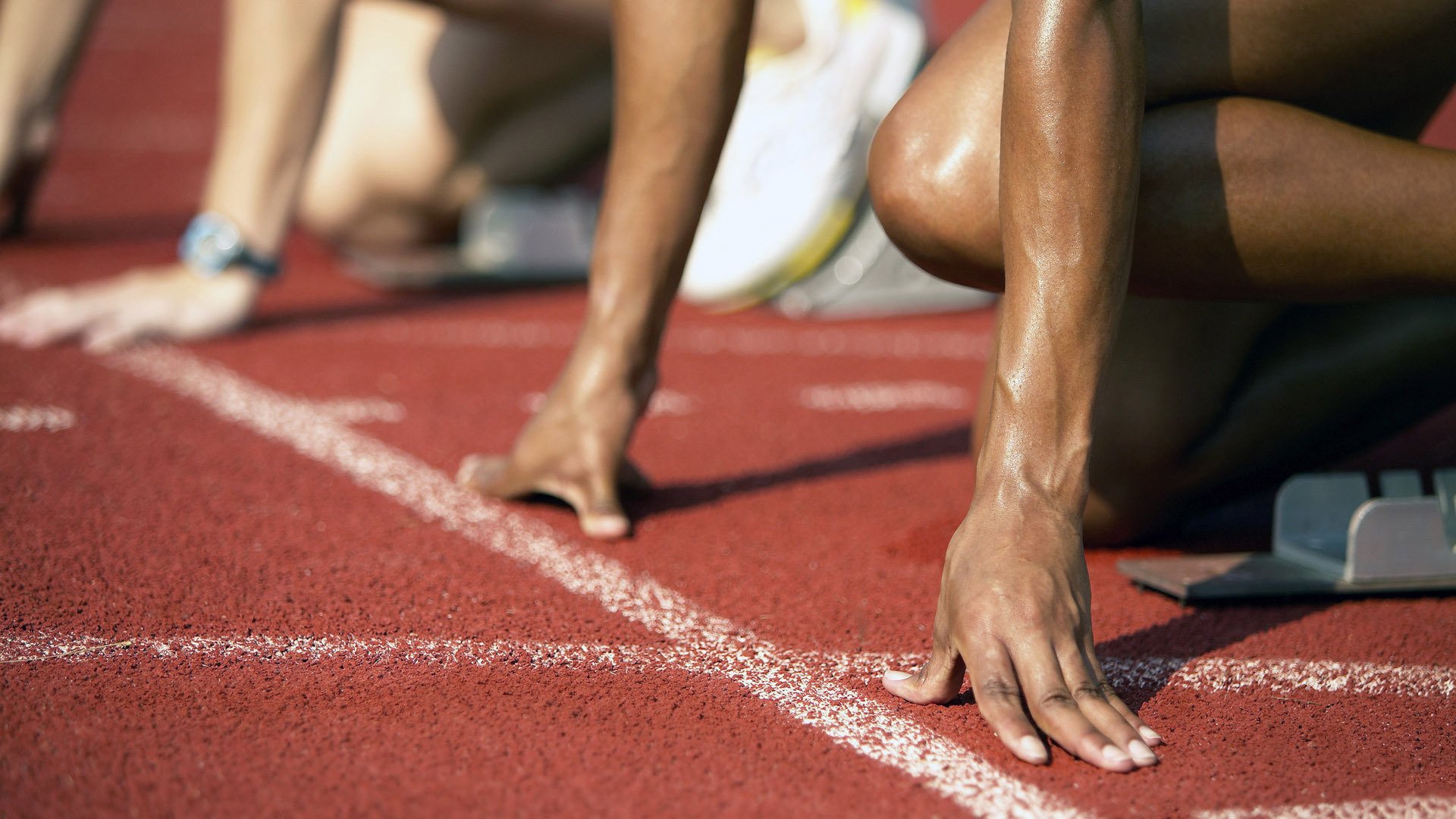 体育赛事直播-西班牙队在大赛中取得连胜，豪取三分继续领跑，西班牙队在大赛中取得连胜,豪取三分继续领跑的是谁