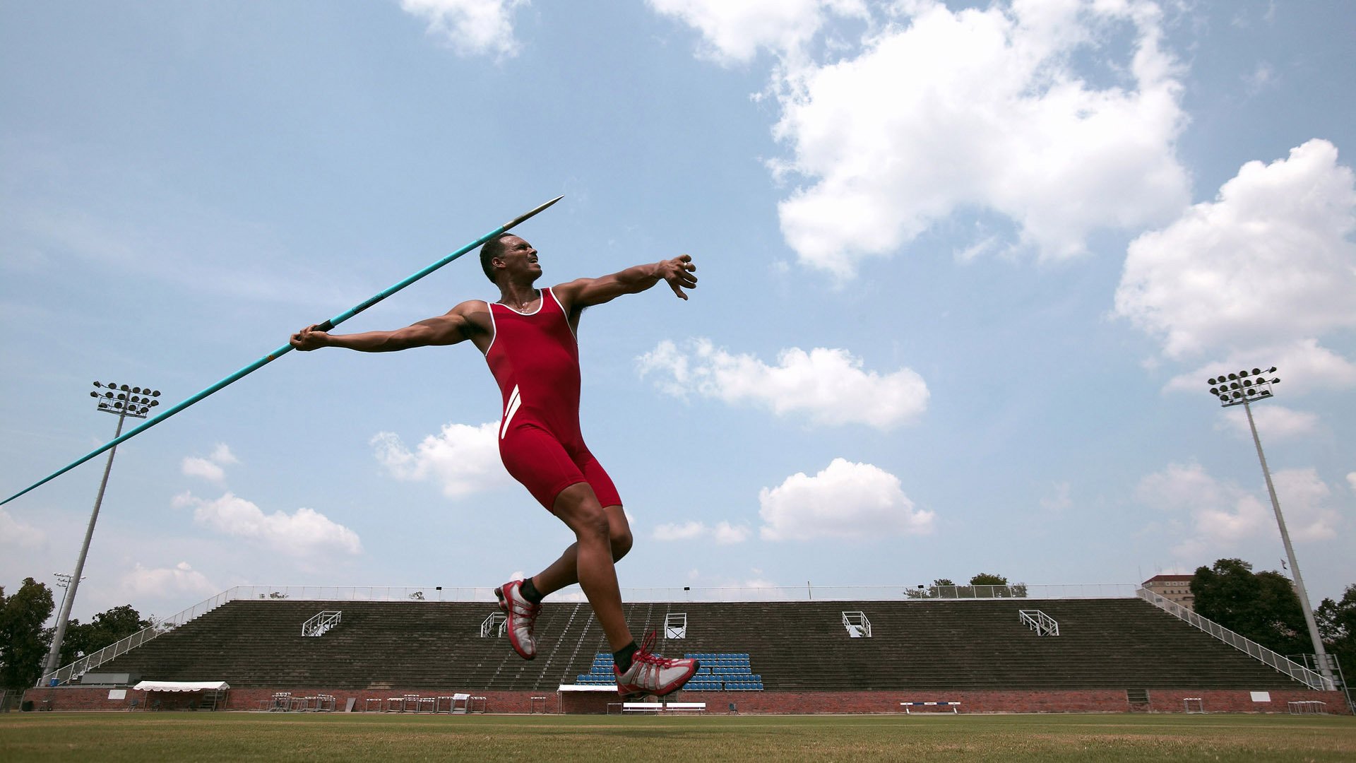 开云体育APP-“极速狂飙：赛场上的超车经典瞬间”，电影 极速狂飙